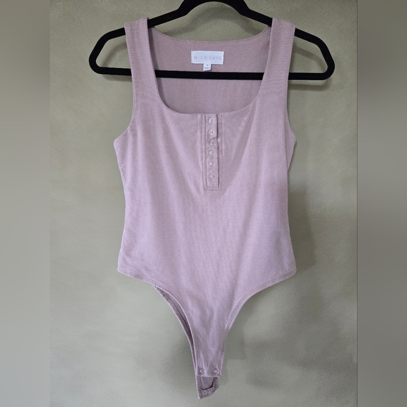 Wild Skye | Elegant Mauve Bodysuit with Button Detail, Size M - Picture 1 of 4